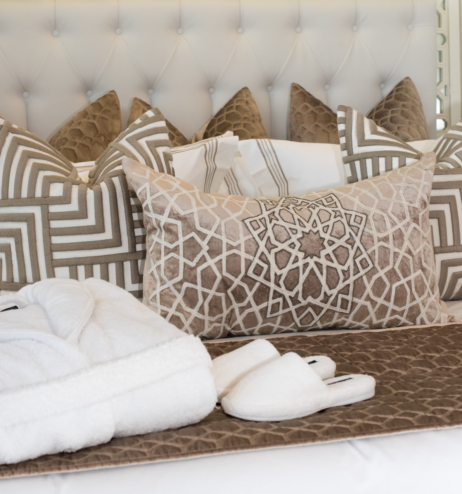 Modern Bedroom Furniture Dubai | Bed Furniture Dubai | Best Bedroom Furniture in Dubai | Custom Made Bedroom Furniture UAE